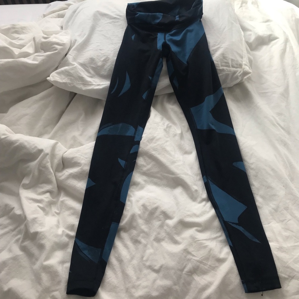 Lulu lemon leggings in abstract print
